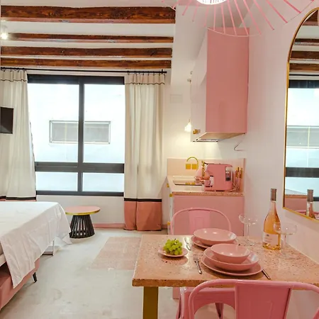 Glamorous Pink In Center Lägenhet Alicante