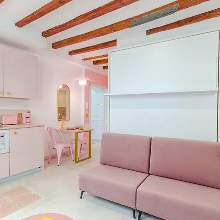 Glamorous Pink In Center Lägenhet