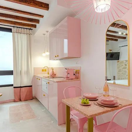 Glamorous Pink In Center Lägenhet